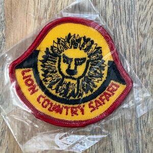 ヴィンテージ ライオン カントリー サファリ スーベニア パッチ 旅行記念品 刺繍 縫い付け コレクタブル ツーリスト バッジ ジャケット ベスト バックパック NOS