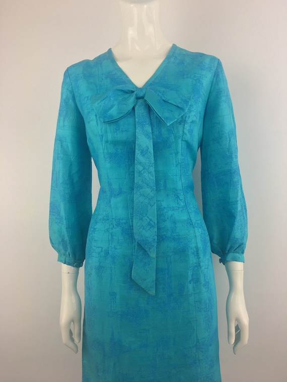 1950's Blue Sheath Dress w Blue Abstract Design|W… - image 1