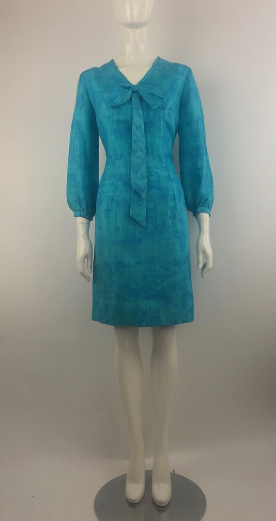 1950's Blue Sheath Dress w Blue Abstract Design|W… - image 4