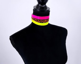 Color leather choker
