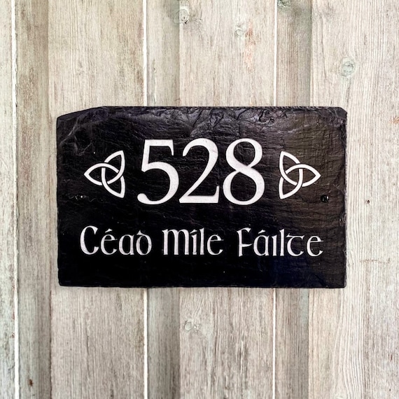 Céad Míle Fáilte - A Hundred Thousand Welcomes - Cedar Ornament Céad Míle Fáilte - A Hundred Thousand Welcomes - Cedar Ornament