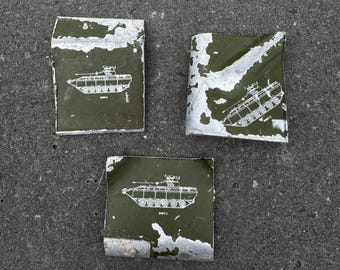 Fragmento de estatua, panel de vehículo BMP-2, objeto de arte de trinchera, escultura, Ucrania, objeto de colección brutalista, pieza de metal inspirada en una reliquia.