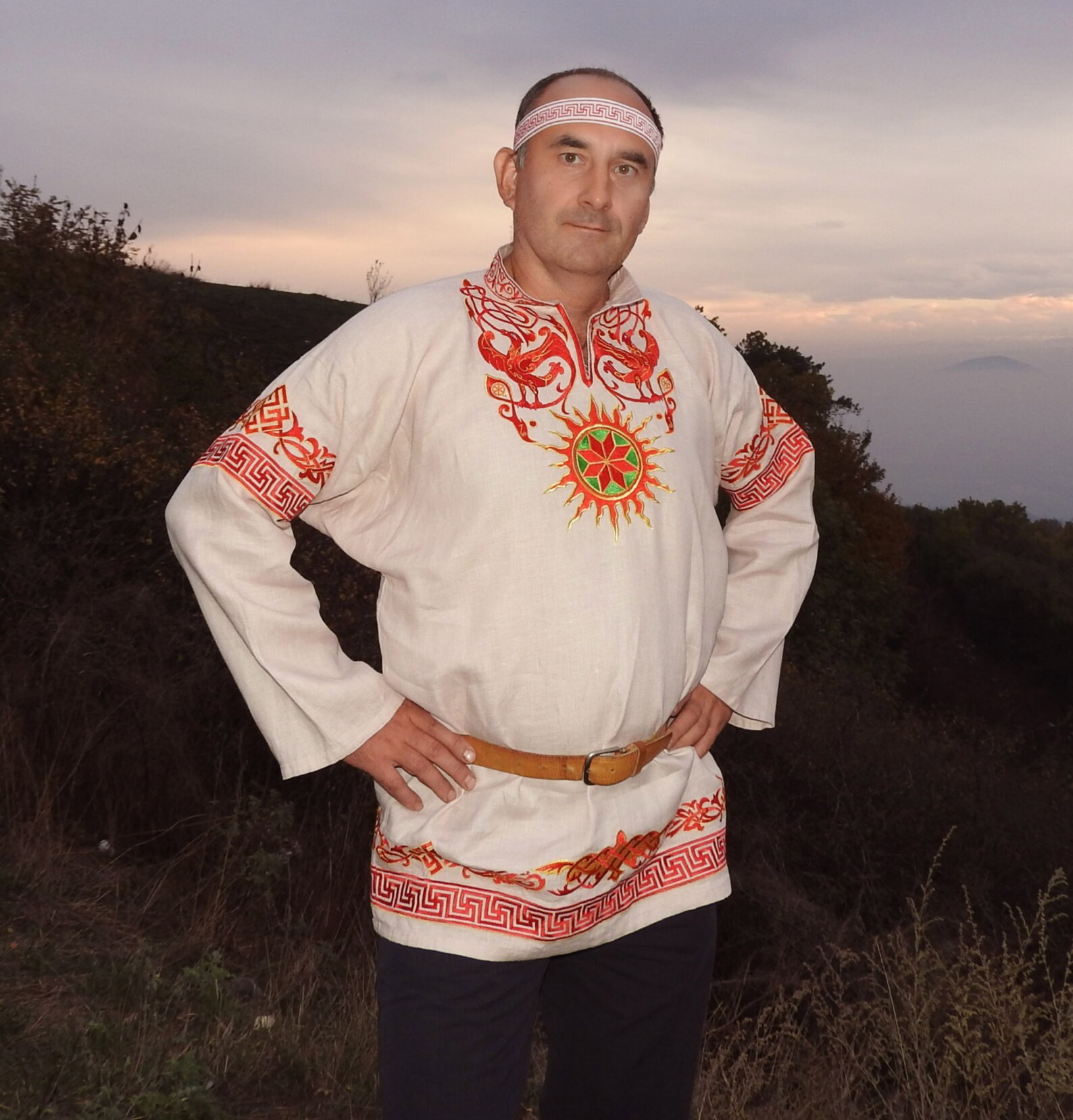 Russian shirt. косоворотка русская народная. царская косоворотка. рубаха косоворотка мужская. рубаха мужская.