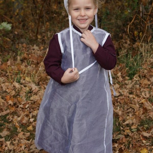 Amish Girl&#39;s Kostüm Kleid Schürze Capp Prayer Covering White Strings Bonnet Größe 53cm