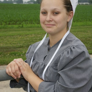 Amish vrouw's Pennsylvanische Capp Kapp muts met koordjes, gebedsbedekking.