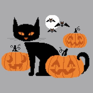 以下が含まれることがあります： オレンジ色の目をした黒い猫が、ジャック・オー・ランタンの顔をしたオレンジ色のカボチャ3つの間に座っています。背景には白い月と、2匹の蝙蝠が飛んでいます。