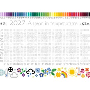 以下が含まれることがあります： 2027 A year in temperature USAと題されたクロスステッチパターン。華氏18度から100度までの色分けされた温度スケール、日々の記録用の月間グリッド、下部には天気アイコンと花のモチーフが刺繍されています。