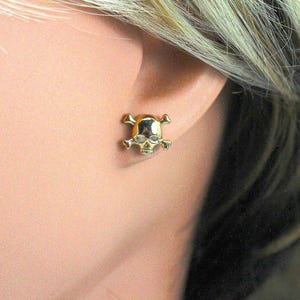 Skull Earrings, Skull and Crossbones Earrings, Halloween Earrings, Skull Stud Earrings, Skull Post Earring, Pirate Stud Earrings, Earrings