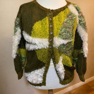 Strickjacke Rundhals mit Knöpfen