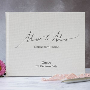 Libro de visitas personalizado de alta calidad "Miss to Mrs". Elegante diseño de texto escrito a mano. 50 páginas blancas lisas/100 lados. 13 colores.