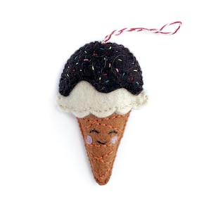 Lächelnde Eiscreme-Ornamente - Fair Trade Filz-Weihnachtsdekoration aus Nepal