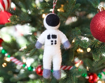 Astronaut Spaceman Novelty Glass Bauble Christmas Tree Decoration 11.5 x 6 x 6cm Astronaut Spaceman Novelty Glass Bauble Christmas Tree Decoration 11.5 x 6 x 6cm