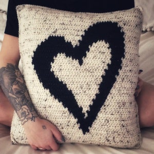 Heart Pillow Crochet Pattern Pillow Cover Statement Pillow Throw Pillow Farmhouse Urban Modern Shabby Chic image 2