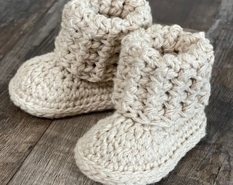 Modèle au crochet de chaussons pour bébés à revers - Tailles 0-12 mois - Modèle révisé inclus - Best-seller
