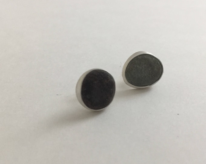 Beachstone stud earrings (post)