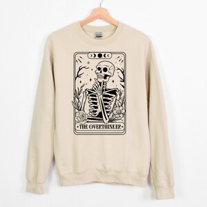 The Overthinker - grappige tarotkaart - uniseks sweatshirt met ronde hals