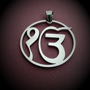 ikOngKar Ek Ong Kar Sat Gur Prasad Kundalini Yoga Symbol Anhänger Charm V2 in Kreis Edelstahl Khanda Punjabi Sikh Emblem Geschenk handgemacht