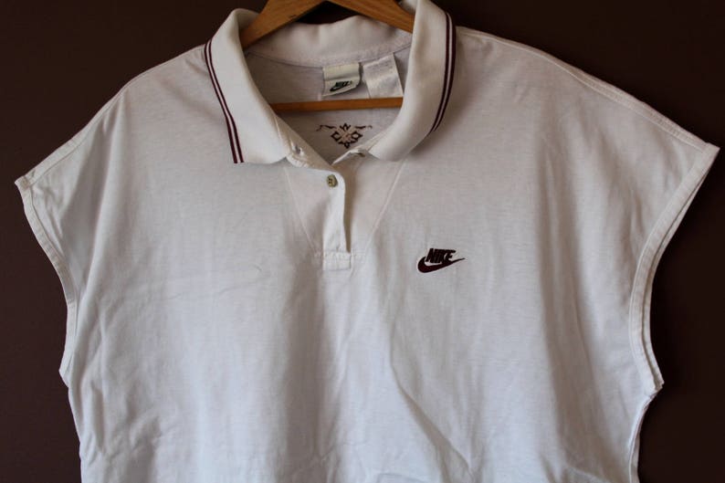 white nike tennis shirt