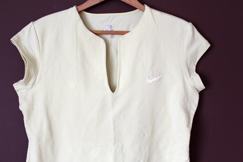 nike sleeveless tennis shirt