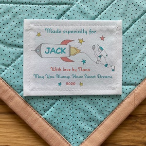 Duże spersonalizowane etykiety na kołdry Pomysły na prezenty urodzinowe Etykieta do szycia na drutach Baby shower Statek kosmiczny Łatka z tkaniny Rakieta Gwiazdy