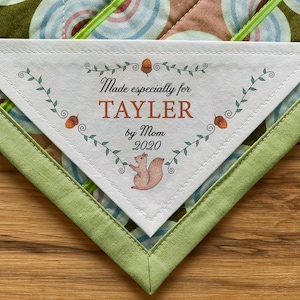 Etiqueta de edredón de triángulo grande, etiquetas de costura personalizadas edredón personalizado, hecho a mano, etiquetas de edredón, ardilla, bosque, animales, niños, bebé