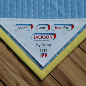 Große Dreieck Quilt Etiketten, personalisierte Etiketten, handgemachte Etiketten, Cut-Out Etiketten, Baby Boy / Quilt Anleitung