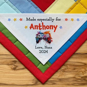 Großes Dreieck Quilt Label, personalisierte Nähen Etiketten, Quilt Etiketten, handgemacht, Spiel weiter, Gamer Quilt Geschenk, Teen Quilt, Spiel Stoff