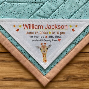 Groot driehoekig quiltlabel, quiltlabels, gepersonaliseerd, babyolifant, baby geboren, quiltlabels, babygiraffe, geboortestatistieken, Afrikaanse dieren
