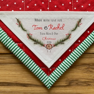 Weihnachten Ecke Nähen Etiketten Personalisierte Quilt Stoff Etikett Handgemachte Decke Geschenke Familie Kiefer Immergrüner Baum Winter Beeren Kranz
