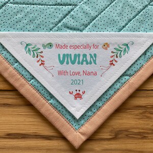 Großes Dreieck Quilt Label | Personalisierte Nähetiketten | Personalisierte Quilt-Etiketten | Handgemachte Etiketten | Ausgeschnittene Etiketten | Corner Quilt Labels