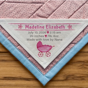 Etiqueta de edredón de triángulo grande, etiquetas de edredón, personalizado, niña, edredón de niño, bebé nacido, estadísticas de nacimiento, huella de bebé