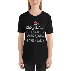 Camiseta unisex de manga corta con cita del pájaro cardenal rojo