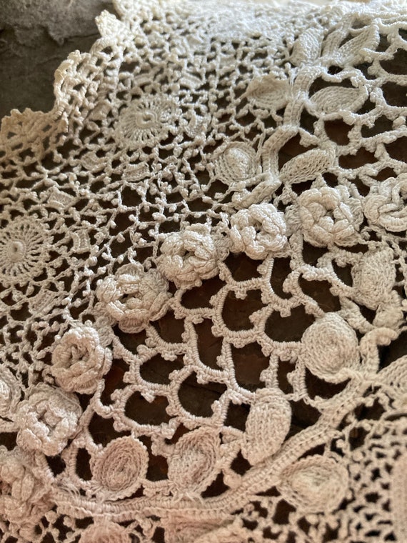 Antique Irish crochet lace collar - image 3