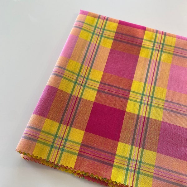 POMELOS MADRAS Carré de tissus, 100% coton 50x50cm (20x20 pouces). Tissu style écossais aux variations de rose, jaune, blanc & lignes vertes