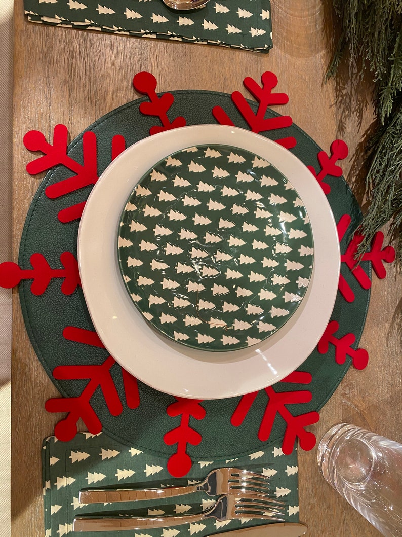 Christmas Placemats / Set of Round Placemats / Fir Branches / Etsy