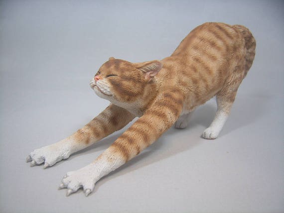 A Stretching Cat Figurine(6 o'clock, get off!) : Custom coloring available