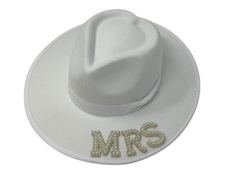 Heart Crown Bride Cowboy Hat, Bride Gift, Bride Pearl, Bride Hat, Mrs. Hat, Nashville Bachelorette, Bachelorette Party,
