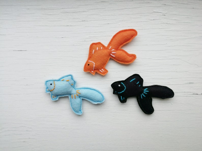 Cat Toys Goldfish Organic Catnip and bells Single or image 0