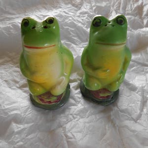 Vintage Frog Salt & Pepper Shakers Made in Japan