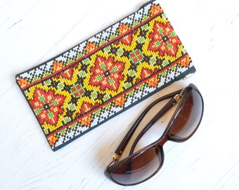 Glasses case hand embroidered with seed beads, Sunglasses pouch, Folk Ukrainian traditional ornament sunglasses sleeve