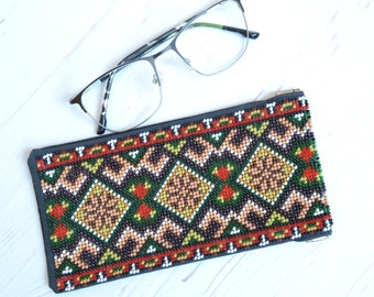 Glasses sleeve hand embroidered with seed beads, Sunglasses case, Folk Ukrainian traditional ornament sunglasses pouch