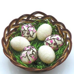 White Easter Eggs with Beads, Yarn Wrapped Ornaments for Tree or Wreath, Decorative Bowl Vase Fillers, Table Centerpiece, Spring Home Decor.