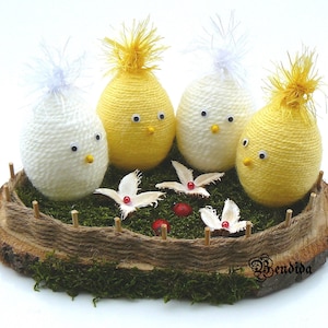 Yarn Chicks Easter Eggs on a Stand, Decorative Wooden Eggs Holder, Rustic Table top Centerpiece, Farmhouse Shelf Sitter, Spring Home Decor.