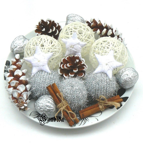 クリスマス松ぼっくり白ベース クリスマス松ぼっくり白ベース 手作りクリスマスツリーの作り方は