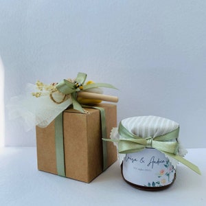 Wedding favor 100g artisan wildflower honey jar, label with sage green flowers and roses
