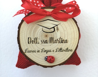 Wooden Magnet Graduation Favor, handmade, artisanal with personalized engraving diameter 5 cm-7 cm