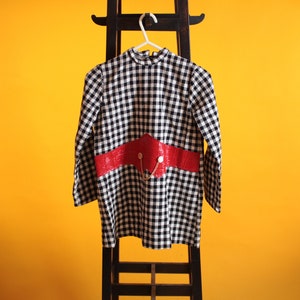Vintage Girls Dress 1960s Deadstock Kids Houndstooth & Red Vinyl Waistband with Gold Chain Mini Dress by &#39;Sunliner&#39; Age 7-8