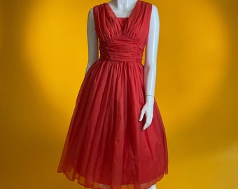 Vintage Abendkleid 1950er Jahre Rot Plissee Chiffon Ärmelloses Partykleid