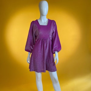 Vintage 1970er Jahre Kleid Lila & Silber Glitzer Funkeln Langes Ballon Ärmel Mini Kleid &#39;Jet Setters by Lee Bender&#39; UK 8 US 4