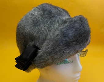 Parisian 60s Style Faux Fur Cloche Hat with Leather Bow Vintage Jan Leslie Faux Fur Felt Cloche Hat Cream Bow | eBay main image 4